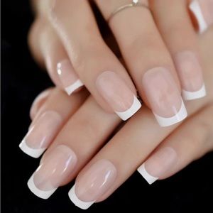 🍒🍒 Short White French Tips Full Cover Nails